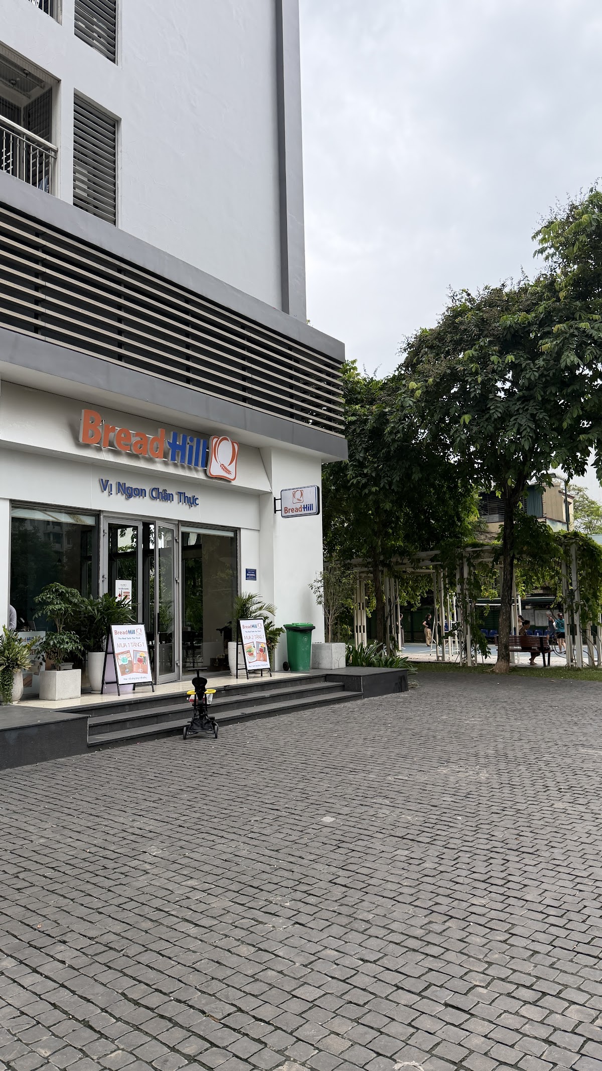 Nhịp Sống Times City • Hiên Cửa Hàng Tiện Ích Đón Nắng Sáng