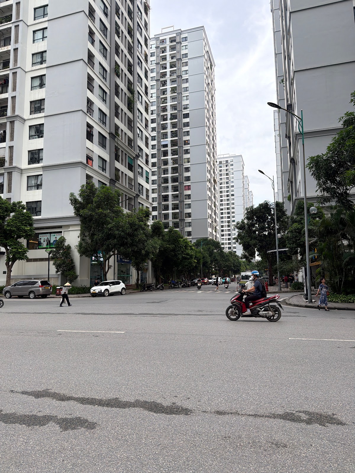 Toà Tháp Park Hill • Kiến Trúc Mặt Tiền Kính Hiện Đại