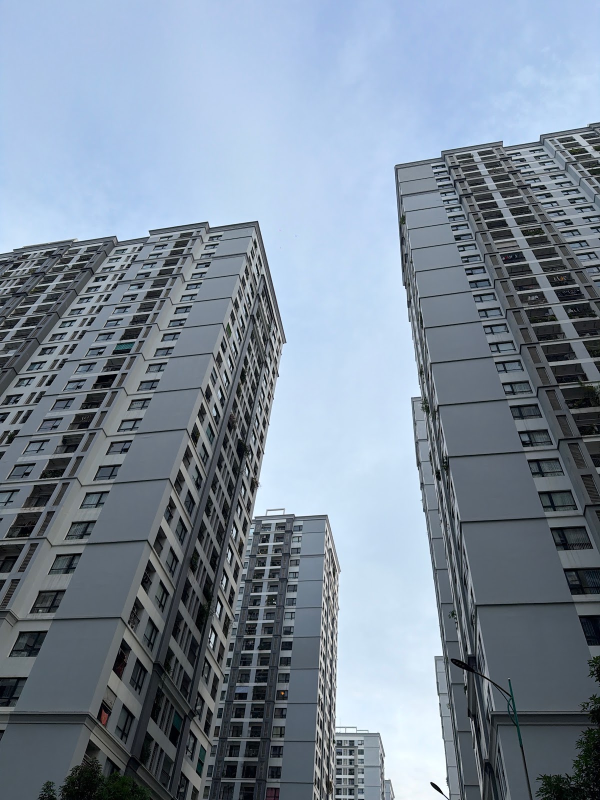 Ngoại cảnh Times City • Bầu Trời Xanh Cao Vợi Trên Đỉnh Toà Nhà