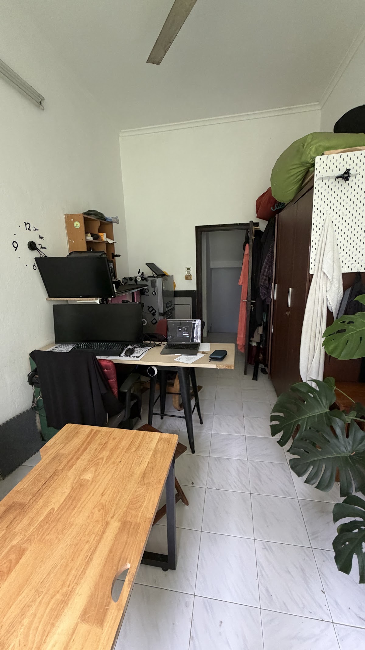 Phòng Quay Nhà Riêng • Cửa Kính Trượt Mở Hờ Đón Gió Trong Lành