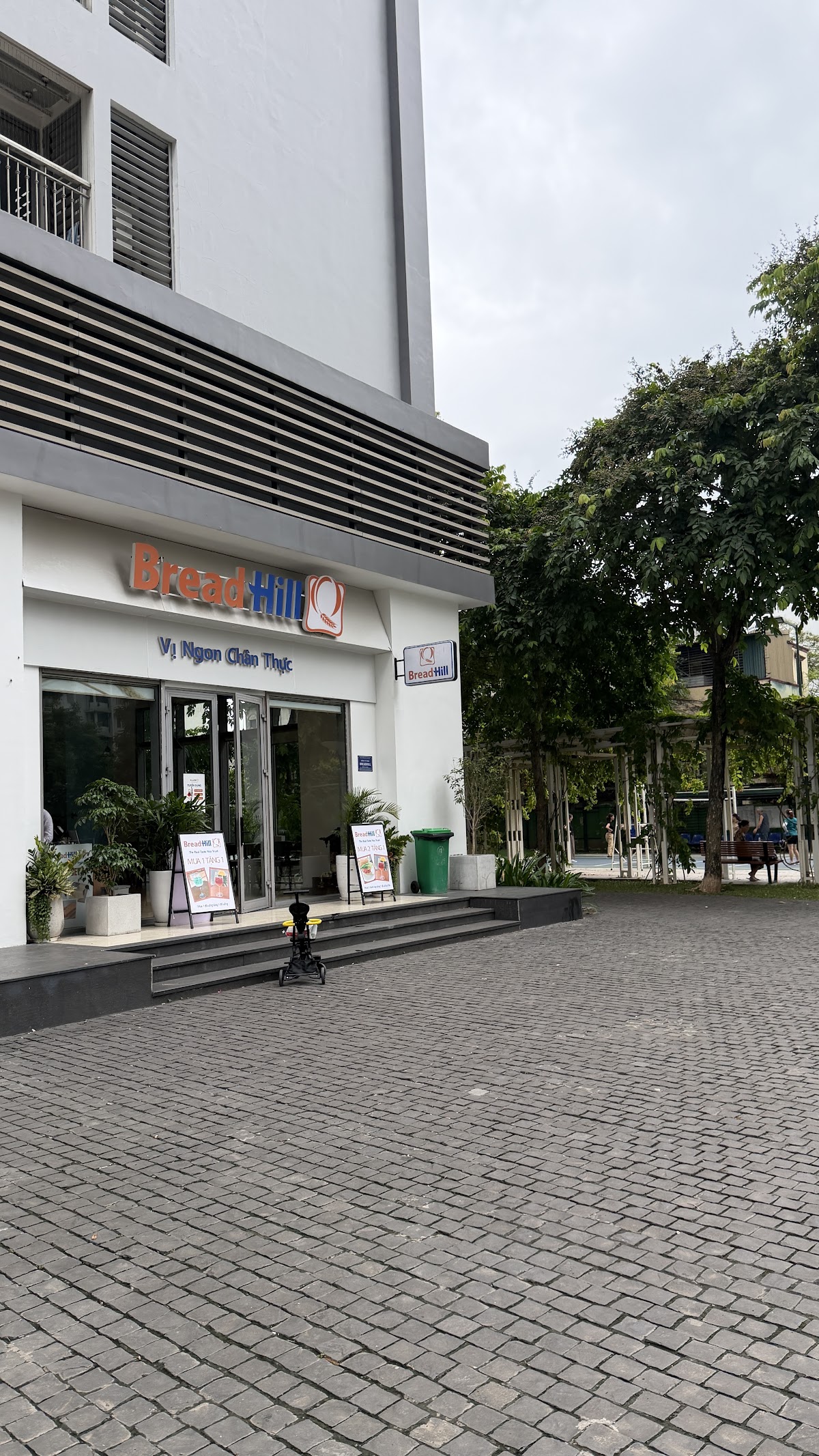 Nhịp Sống Times City • Tuyến Phố Shophouse Mua Sắm Nhộn Nhịp