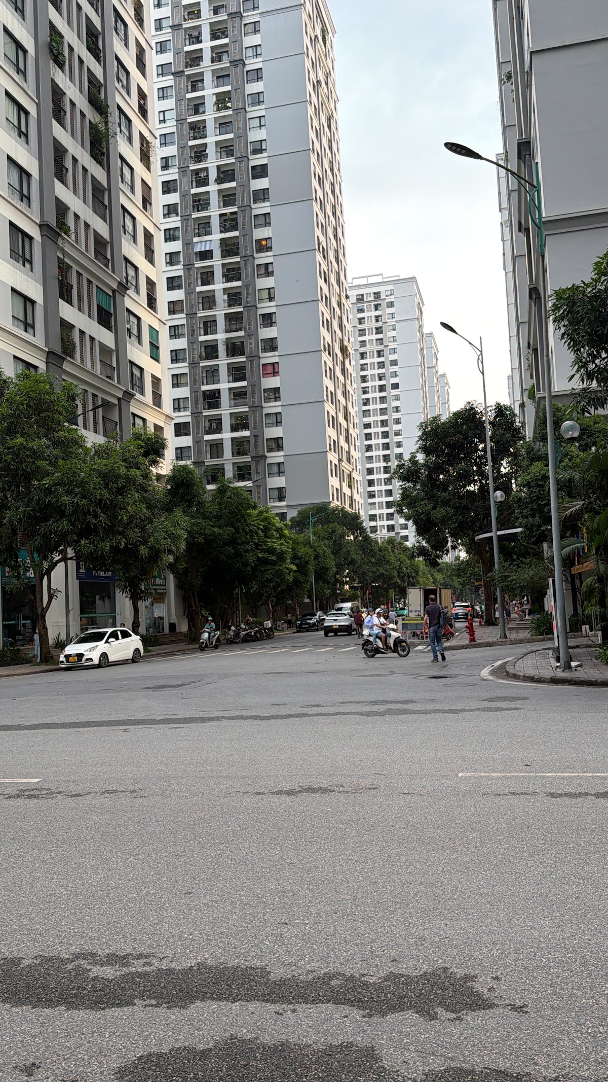 Toà Căn Hộ Times City • Trụ Cột Đá Hoa Cương & Kính Cường Lực